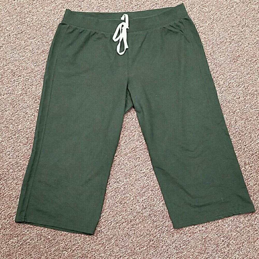 Black Cotton Capris 2x